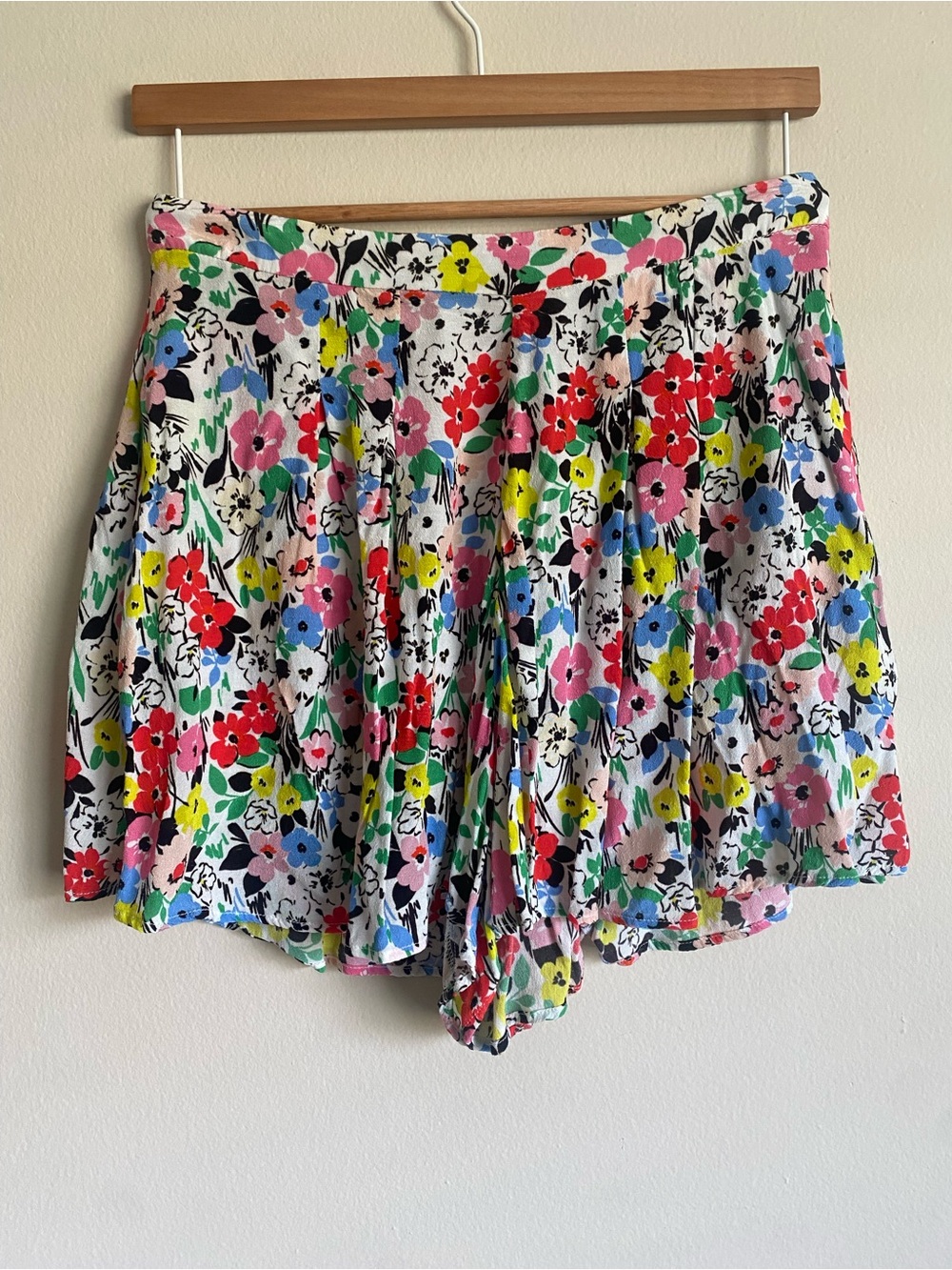 Yumi Kim Floral Pleated Skort Size 6 Bright Garden Print Mini Skirt Shorts